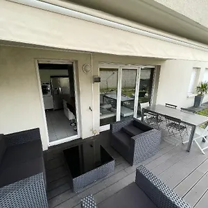 Appartement Apt. Entier 2 Eurexpo Garage, Bron