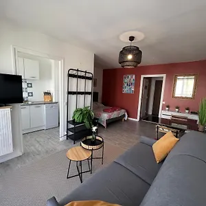 Appartement Les De Pinel, Bron